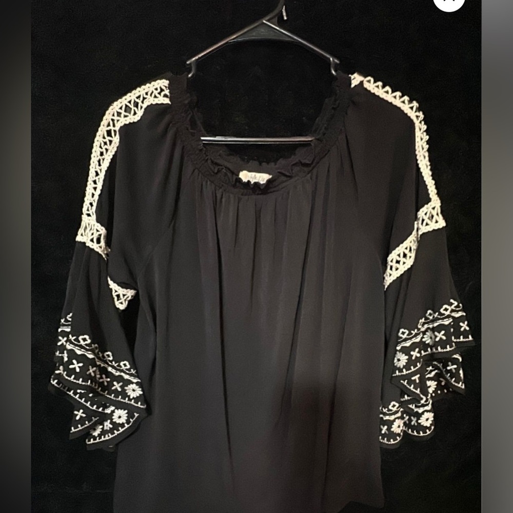 Style & Co Embroidered Peasant Blouse w/ Bell Sleeves in Black / Ivory 15-25”p2p